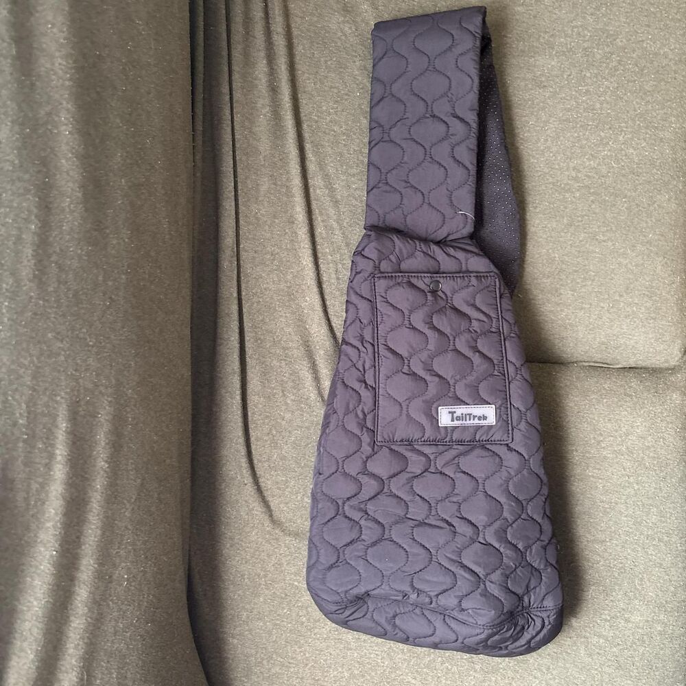 TailTreks black quilted dog or cat pet carrier bag